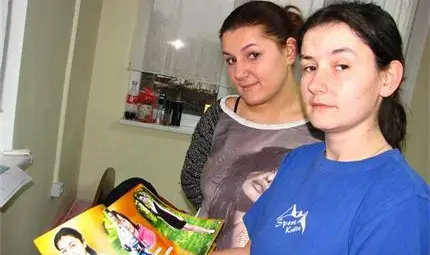 Семейство от две сестри показва урок по оцеляване