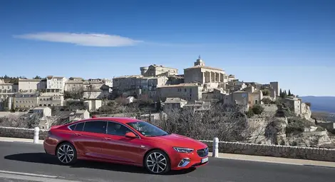 В преследване на светкавици с Opel Insignia GSi (тест драйв)