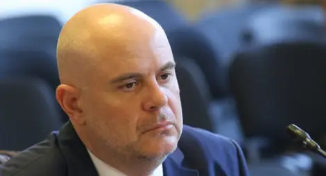 Разкриха печатница за фалшиви долари и евро във ВУЗ в София