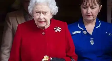 Елизабет Втора излезе от болницата 