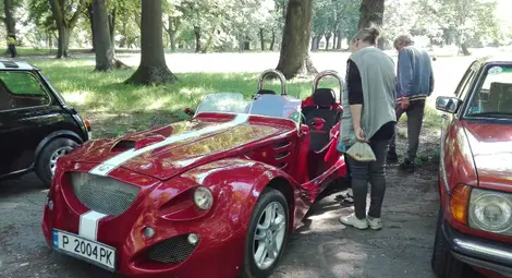 Колекционери представиха ретро возилата си на парад в Русе