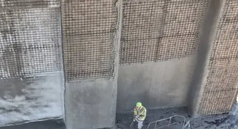 Монтират се корнизни елементи, армировка и болтови дюбели в участъка в ремонт на Дунав мост при Русе