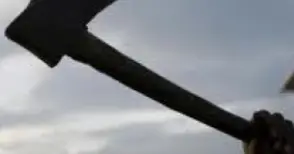 Баща налетя с брадва на сина си