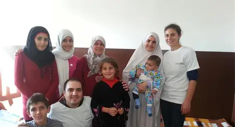 Маха от Сирия: На главите си ще ви носим у дома, ако вие бягате от война