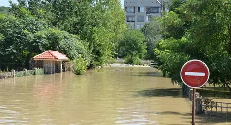 Отново са наводнени дворове и къщи в Мизия