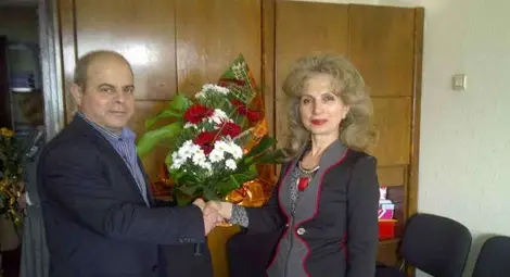 Кметът Стоилов поздрави Антоанета Банчева в деня на пенсионирането й