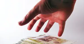 Събирачи на дългове вкарали в черен кошмар изряден платец