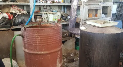 Над 1.3 тона незаконна ракия иззета от склад в Долапите