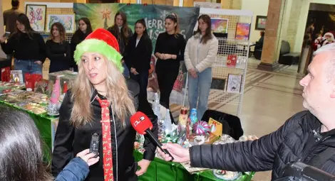 Студентите от клуб "Палитра" към Русенския университет откриха 12-ия си благотворителен коледен базар