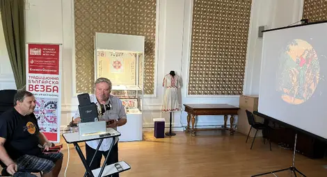 Стъклени плаки за Латерна магика дарени на музея в Русе от Хачик и Едварт Лебикян /галерия/