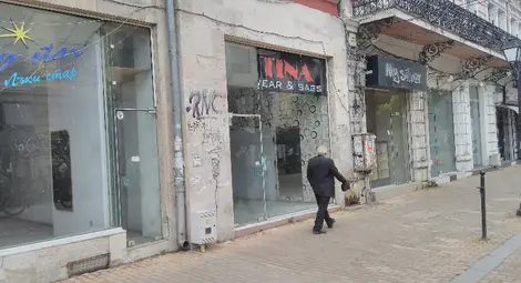 Държавата три години държи празни 4 магазина в топ центъра на Русе