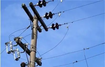 Токов удар уби 11-годишен, качил се на електрически стълб по време на игра