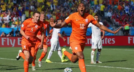 Холандия надви Чили, спечели група В 