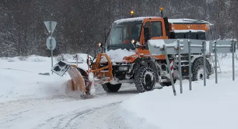 30 машини разчистват снега по улиците в Русе 30 машини разчистват снега по улиците в Русе