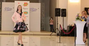 Дамите на ГЕРБ събраха  5000 лева за 20 абитуриенти