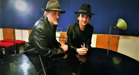 Баща и син Бейкови обсъждат живота с барокови арии и дуети