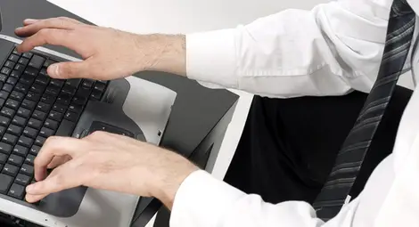 Оздравяваш 3 пъти по-бързо, ако работиш седнал Оздравяваш 3 пъти по-бързо, ако работиш седнал