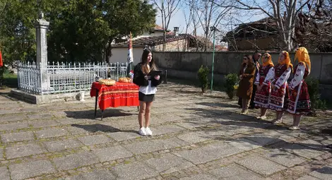 Две могили почете паметта на легендарния войвода Филип Тотю