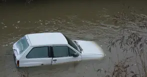 Росен Стефанов: Осем дни вече никой не иска да извади колата ми от Лома