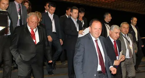 БСП отива на преговорите с ГЕРБ с празна папка БСП отива на преговорите с ГЕРБ с празна папка