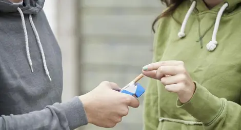 Близо половината от българските младежи са пушачи