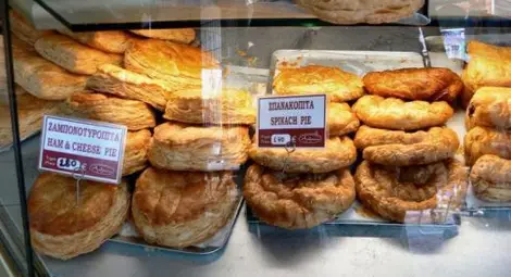 Задава ли се глад в Гърция? Изкупиха макароните от магазините