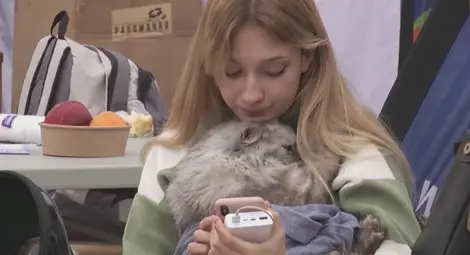 Бягство от войната: Украинка измина над 1000 км с котката си в ръце Бягство от войната: Украинка измина над 1000 км с котката си в ръце