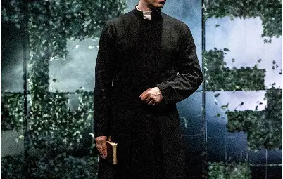 Калин Врачански, Станка Калчева, Мариана Бонева и Радена Вълканова гостуват на Драматичен театър „Сава Огнянов“ – Русе със спектакъла „Съмнение“. Калин Врачански, Станка Калчева, Мариана Бонева и Радена Вълканова гостуват на Драматичен театър „Сава Огнянов“ – Русе със спектакъла „Съмнение“.