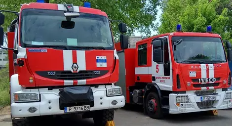 Палеж на автомобил се оказа късмет за пламнал жилищен вход Палеж на автомобил се оказа късмет за пламнал жилищен вход