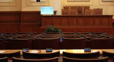 Депутатите ще разгледат законите за движение по пътищата и енергетиката Депутатите ще разгледат законите за движение по пътищата и енергетиката