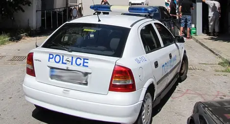 Нападател прободе с нож ученик и мъж в центъра на Перник