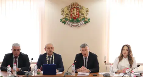 Кметът на Две могили Божидар Борисов и новоизбраните общински съветници встъпиха в длъжност Кметът на Две могили Божидар Борисов и новоизбраните общински съветници встъпиха в длъжност