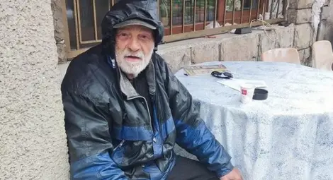 Възрастен русенец 15 години оцелява в подземие без ток и вода край морето