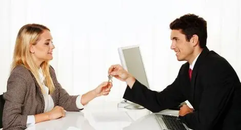 Данъчни удрят с проверки брокерите на имоти