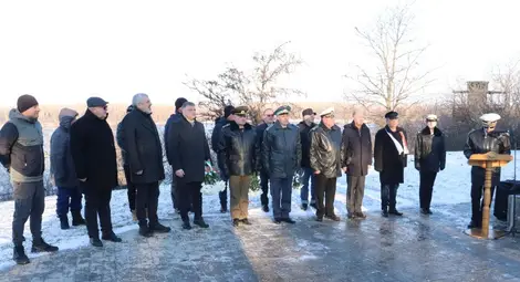 Висшето военноморско училище отбеляза 145 години от създаването си  с тържествена церемония пред Паметника на моряка в Русе