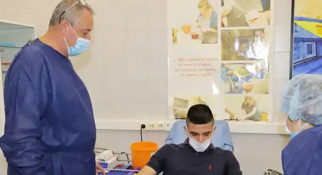 Излекувани от COVID-19 станаха донори на плазма във ВМА Излекувани от COVID-19 станаха донори на плазма във ВМА