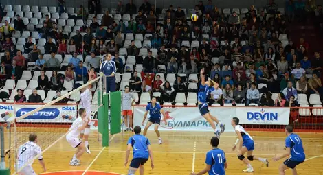 Волейболистите губят с 0:3 при историческото завръщане в елита Волейболистите губят с 0:3 при историческото завръщане в елита