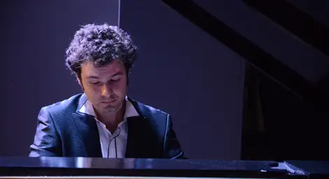 Пианото отвежда Филип Петков от Беларус в Лонг Айлънд с дълга спирка в Русе