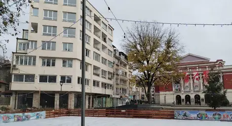 Архитекти и проектанти в отворено писмо: Да се създаде комисия за предизвикващата негативни реакции сграда в центъра на Русе