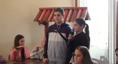 Баби и внуци майсториха украси за обредни хлябове в Ценово