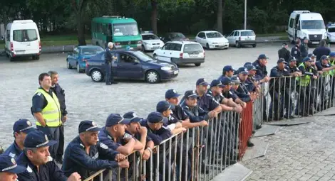 Вдигат заплатите в МВР с 10%