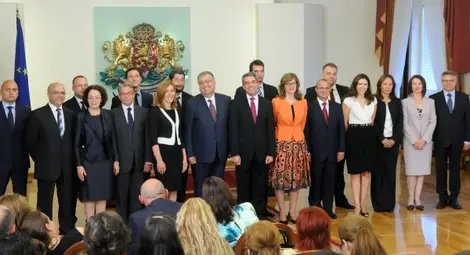 Служебният кабинет все пак ще тегли заеми Служебният кабинет все пак ще тегли заеми