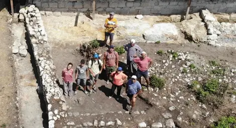 Монети, токи за колани и остриета  открити до Църква №16 в Червен