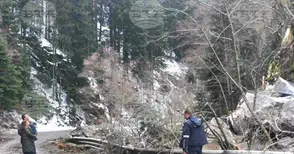 Пътят Велинград – Сърница ще остане затворен до пълното му обезопасяване, съобщи областният управител на Пазарджик Валентина Кайтазова