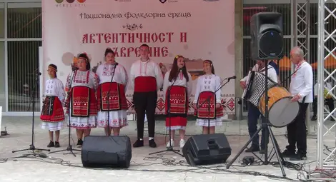 Самодейци от Ценово обраха наградите на фестивал в Попово /галерия/