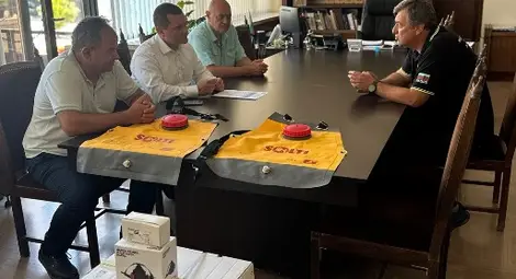 Пенчо Милков прие дарение от Националната асоциация на доброволците за справяне с пожари