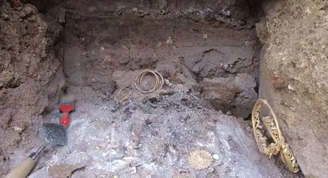 Уникално златно съкровище открито на стотина километра от Русе (фотогалерия)