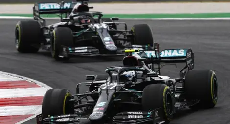 Хамилтън спечели и на „Имола“, „Мерцедес“ грабна седма титла Хамилтън спечели и на „Имола“, „Мерцедес“ грабна седма титла