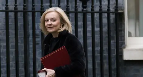 Лиз Тръс: Путиновите олигарси няма да има къде да се скрият Лиз Тръс: Путиновите олигарси няма да има къде да се скрият