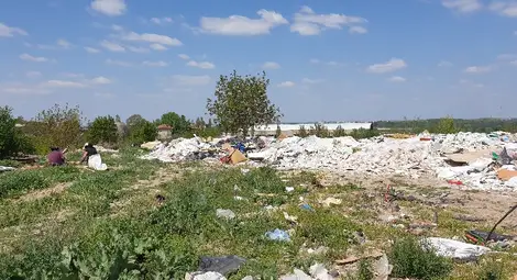 Незаконното сметище в Пухлево дере расте и радва единствено &bdquo;металотърсачите&ldquo;